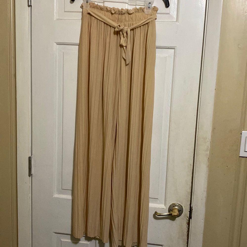 New Cream pleated pants